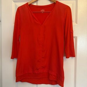 SOHO Jeans New York & Company red V-neck shirt with 3/4 sleeves.
